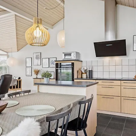 Cozy Home In Sydals With House Sea View * Skovby